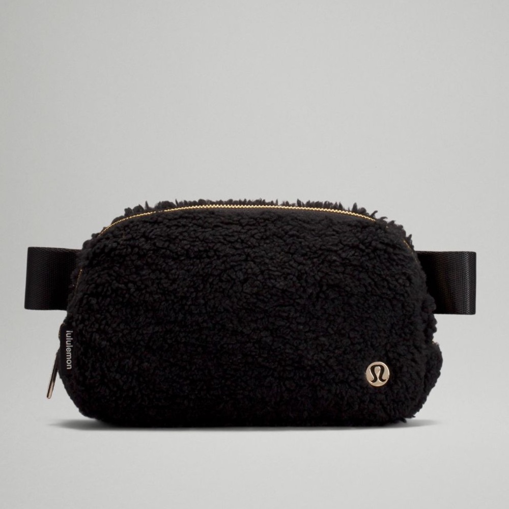 NWT Lululemon Everywhere Fleece Belt Bag Black